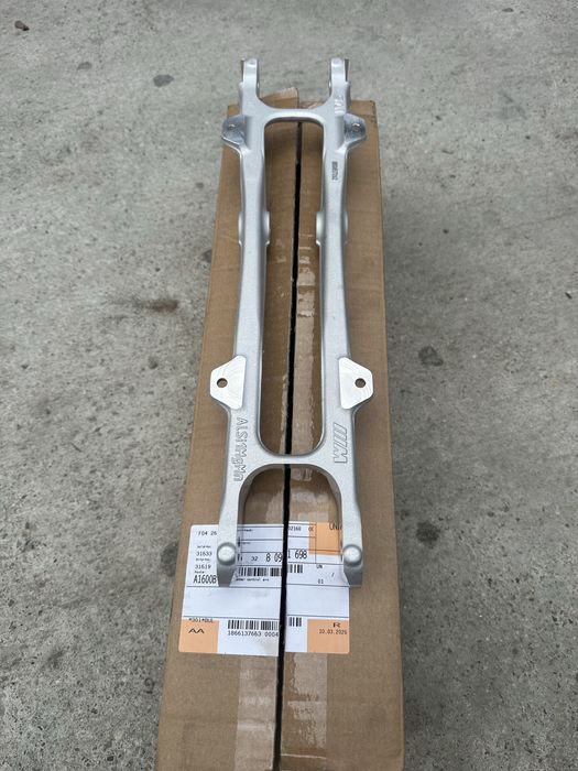 Bmw M5 M6 M8 F90 заден носач