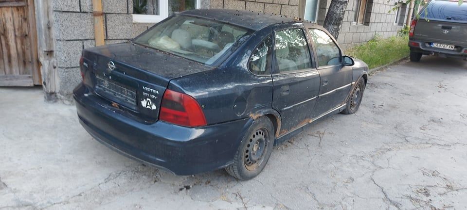 Векра Б на части