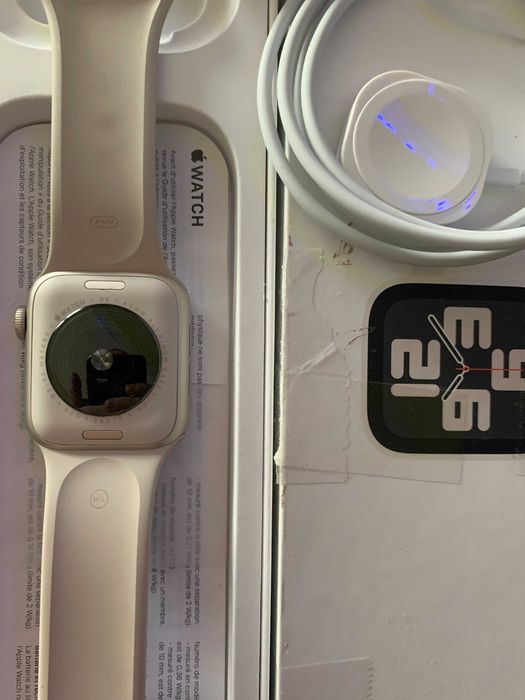 Apple Watch SE  2023 40mm Starlight