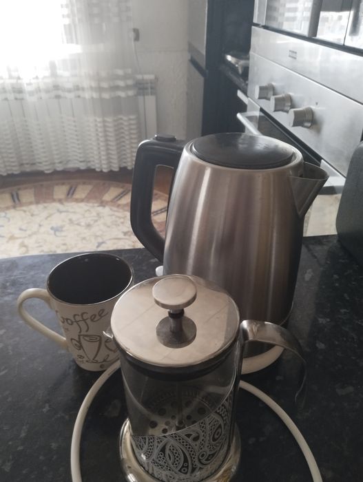 Чайник и куча подарков к нему