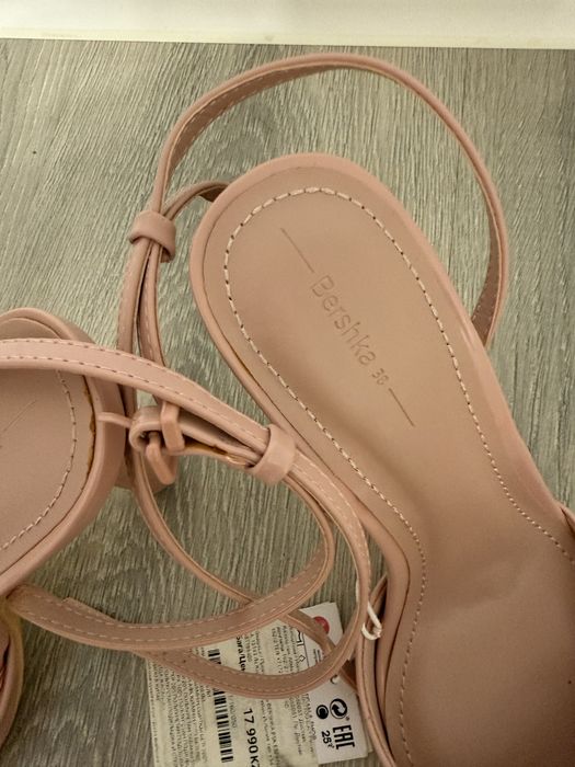 Туфли на каблуке Bershka