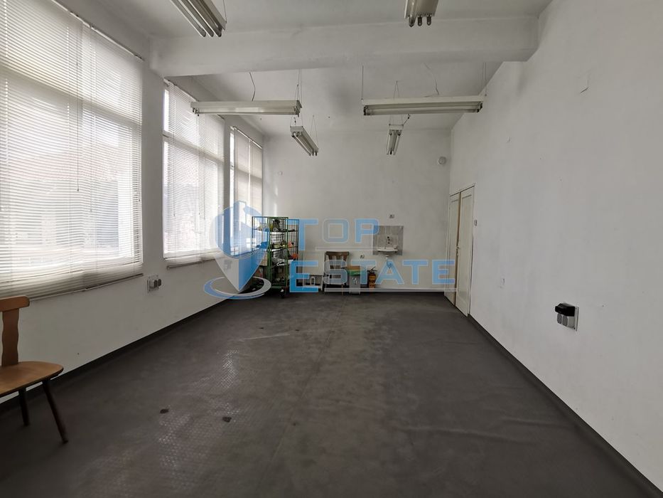 Продава се Промишлена сграда в Горна Оряховица - 355 кв.м за 139 €/кв.м - Снимка #2
