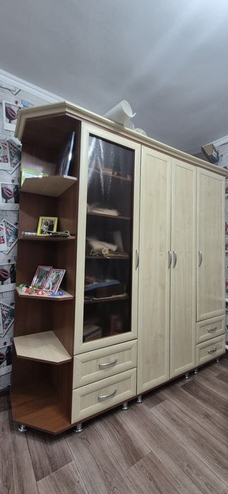 Шкаф, угловой стол с полками