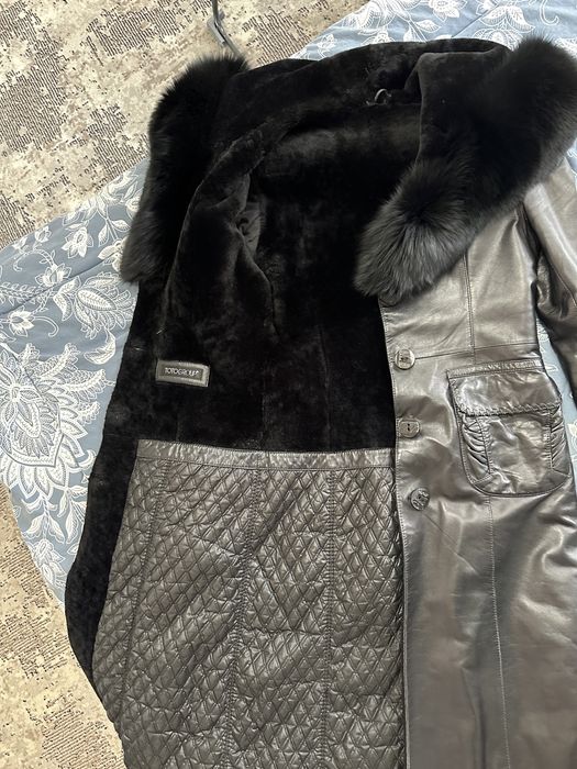 Женское кожаное пальто с натуральным мехом