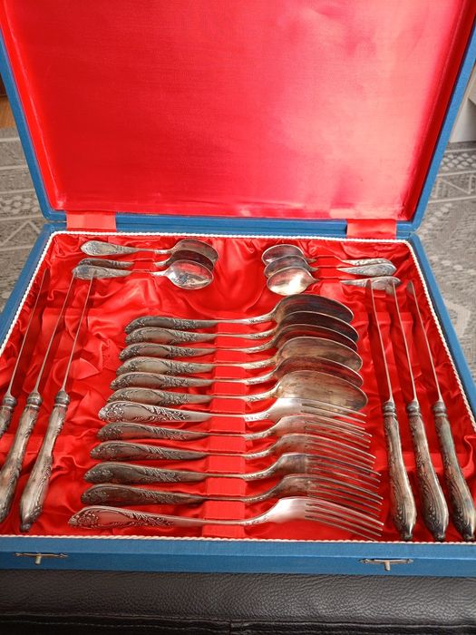 Set tacâmuri argintate