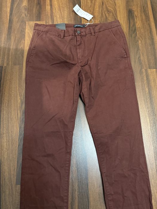 Pantaloni chino noi cu eticheta