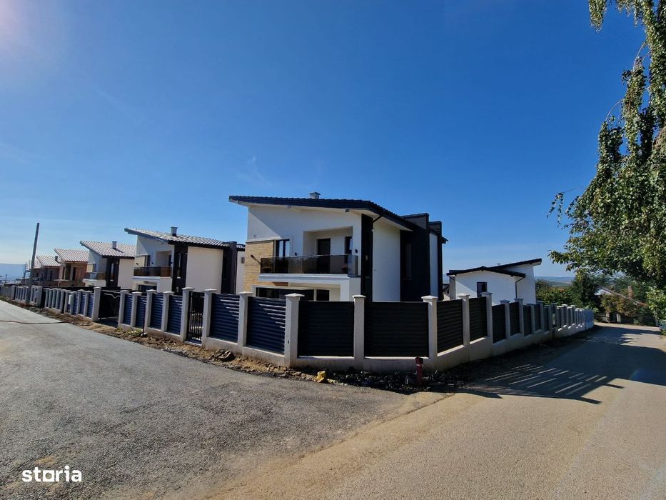 Ultimile case disponibile la Roca Villas