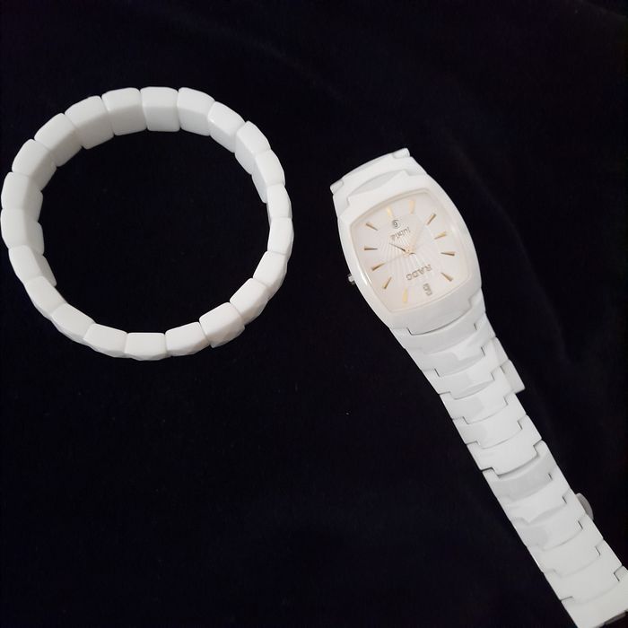 Продам 2 пары часов с браслетами