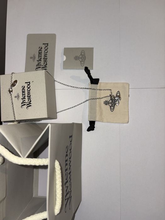Colier Vivienne Westwood Mini Bas Relief Silver – Nou / Set Complet