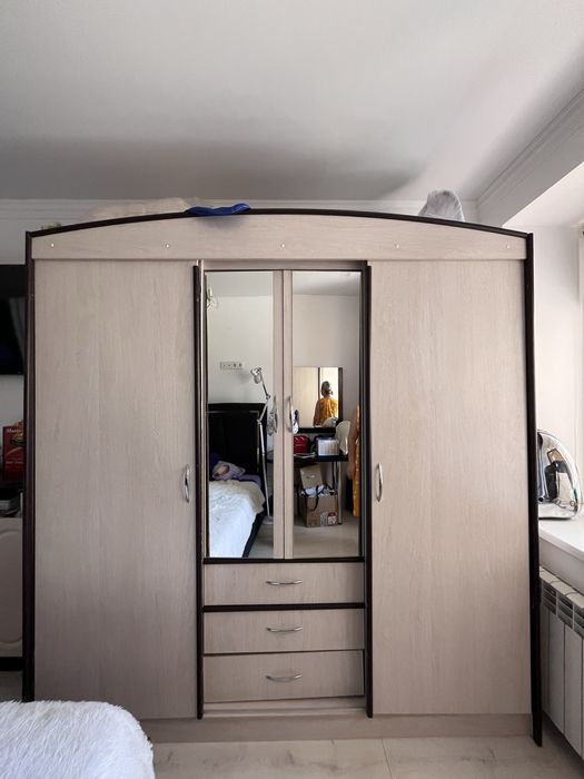 Срочно продам  вместительный шкаф