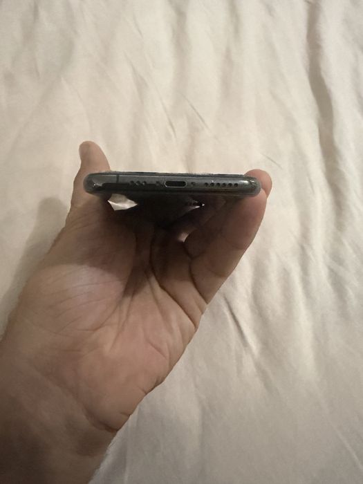 Продам IPhone xs 256gb black