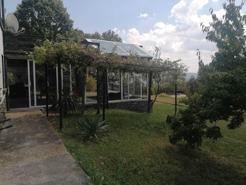 Дава се под наем Къща в с. Черни бряг, Област Търговище - 130 кв.м за 153 € - Снимка #12