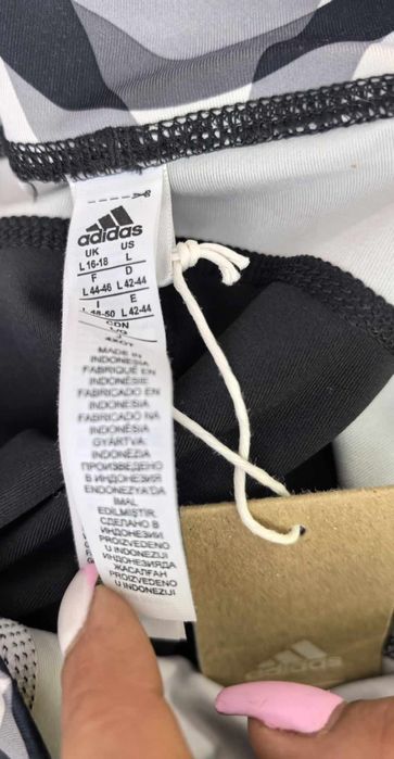 Adidas оригинален дамски клин Л размер нов