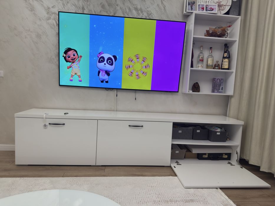 Comoda living MDF alb lucios.