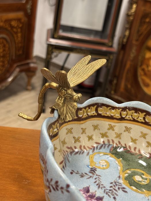 Fructiera deosebita din portelan cu ornamente din bronz