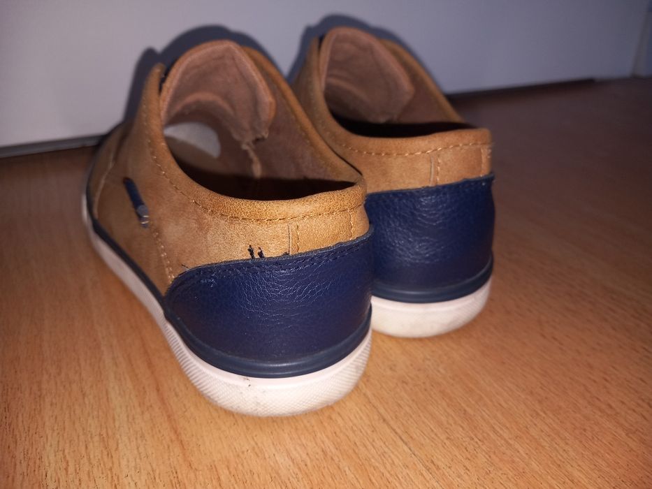 Запазени обувки подходящи за училище