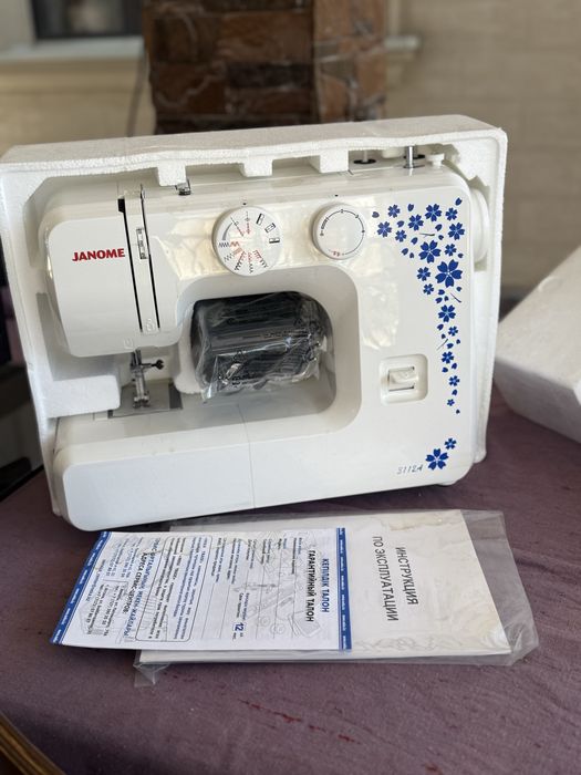 Швейная машина Janome