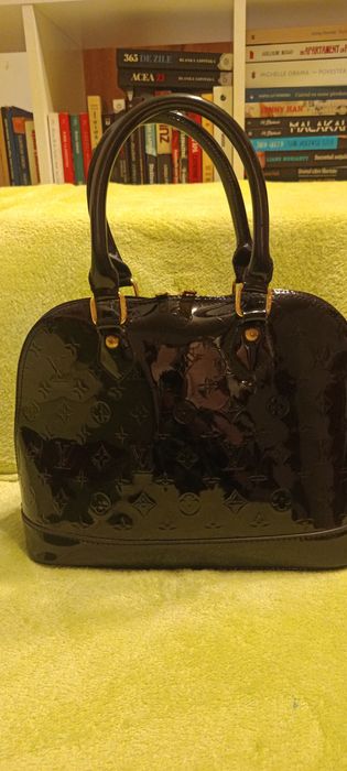 Vând geantă tip Alma, lac negru, stil Louis Vuitton.