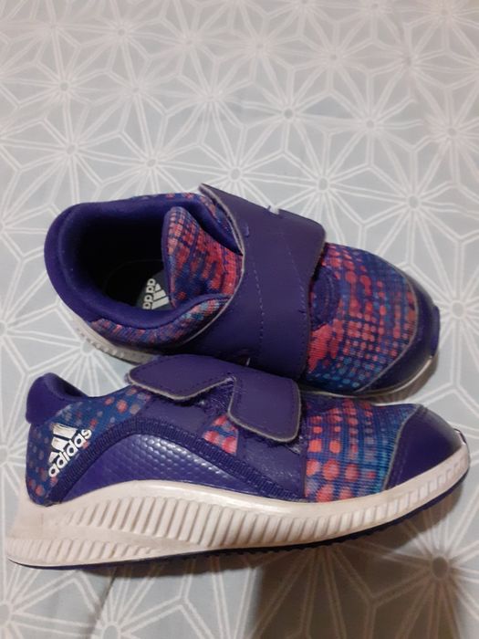 Маратонки Адидас и обувки Колев и Колев