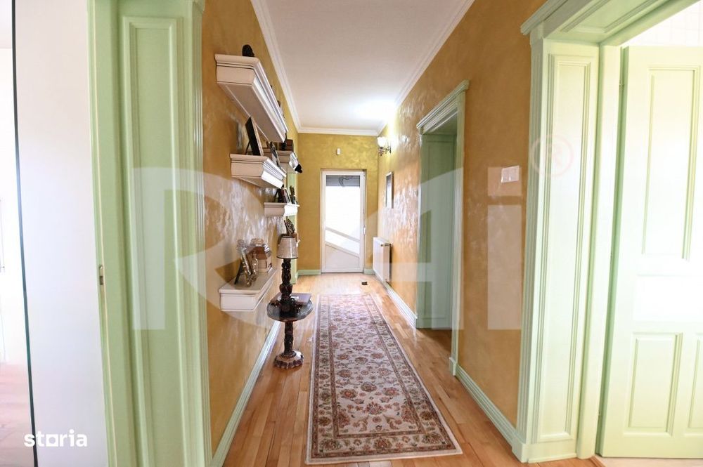 Casa cu stil, noua si la cheie, cu o curte superba, in zona centrala