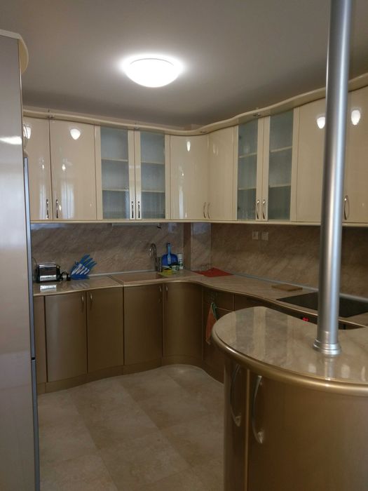Дава се под наем Двустаен апартамент в Варна, Левски - 75 кв.м за 540 € - Снимка #2