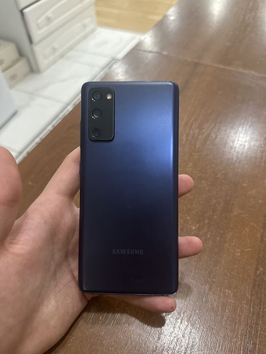 Samsung s20 fe почти новый состояние 95%