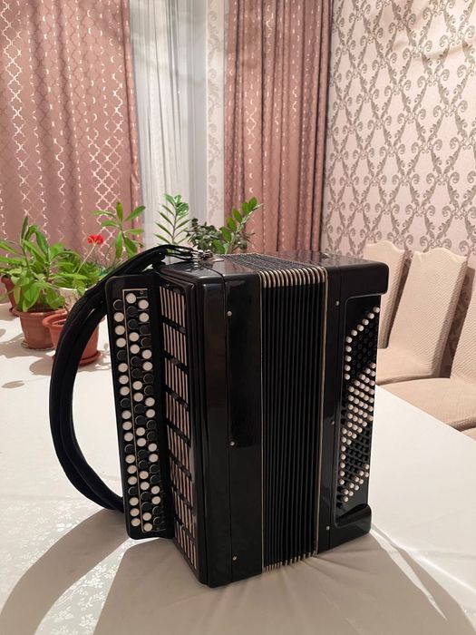 Баян сатылады жағдайы жақсы