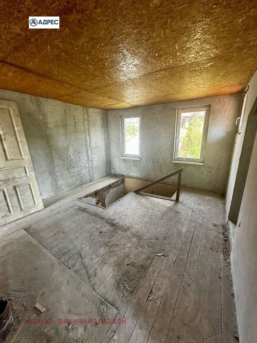 Къща в Ловеч, област-с.Гумощник площ 170 цена 55000