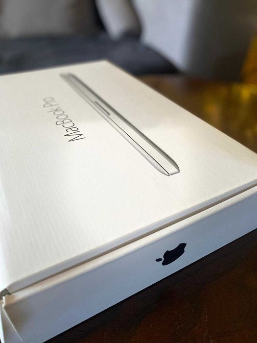 MacBook Pro 13” i5, 4GB RAM, 500GB HDD