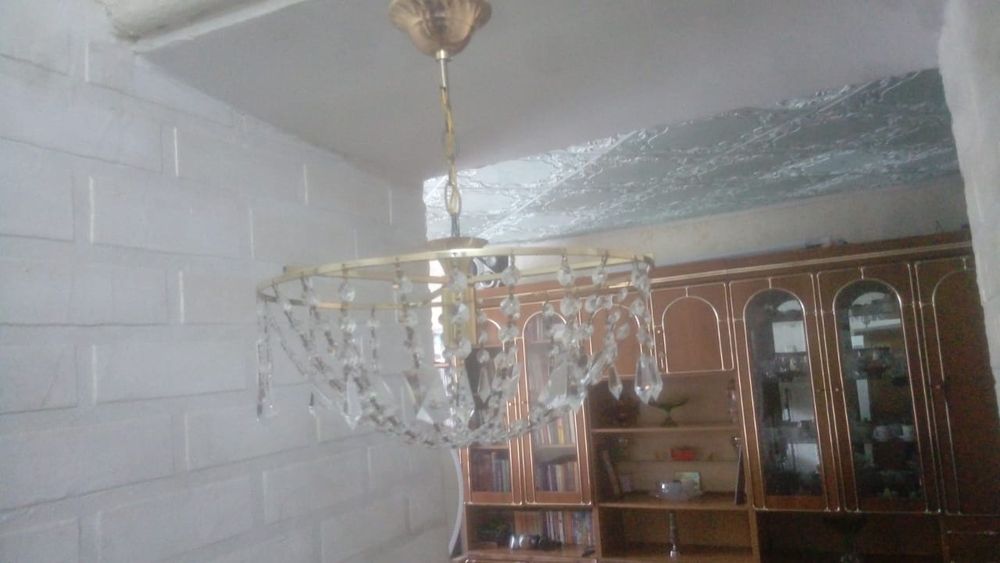 Срочно продам люстру