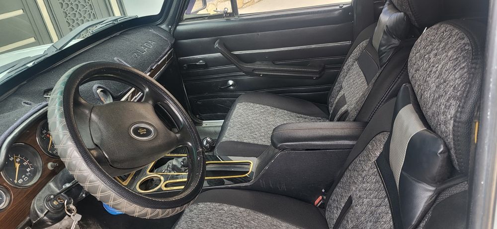 Жигули сотилади.