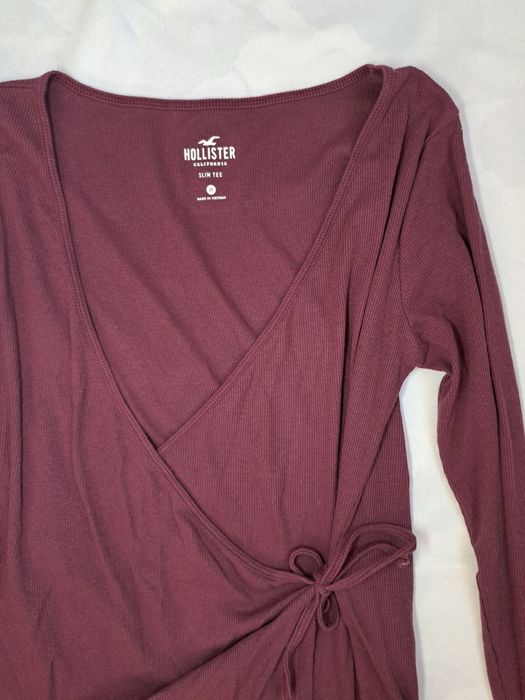 Блуза с дълбоко деклоте