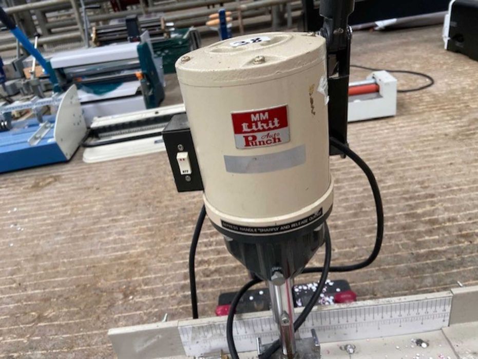 Mașină de găurit pentru hârtie Lihit