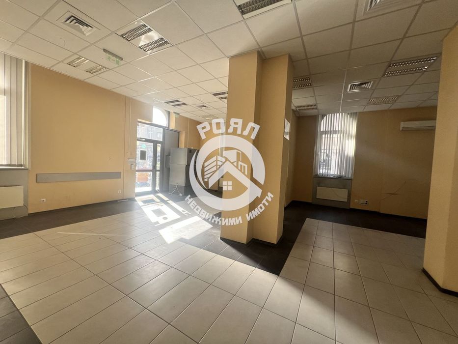 Дава се под наем Офис в Хасково, Център - 200 кв.м за 1275 € - Снимка #1