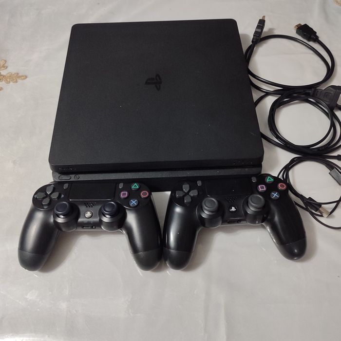 Playstation 4 slim