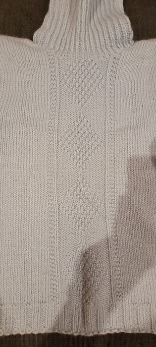 Ръчно плетени вълнени пуловери