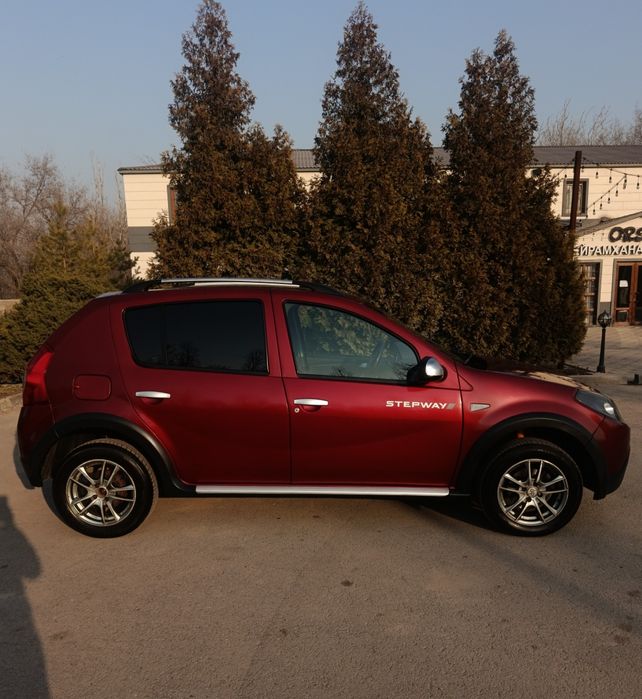 Продам RENAULT SANDERO Stepway 2014г
