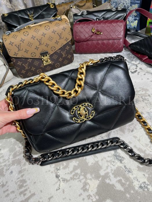 Geanta C8anel - model 19 Medium Size