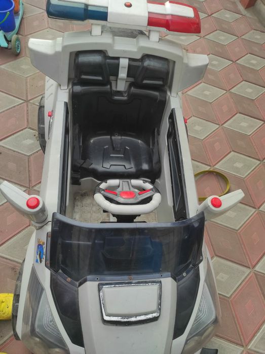 Продам машину детскую