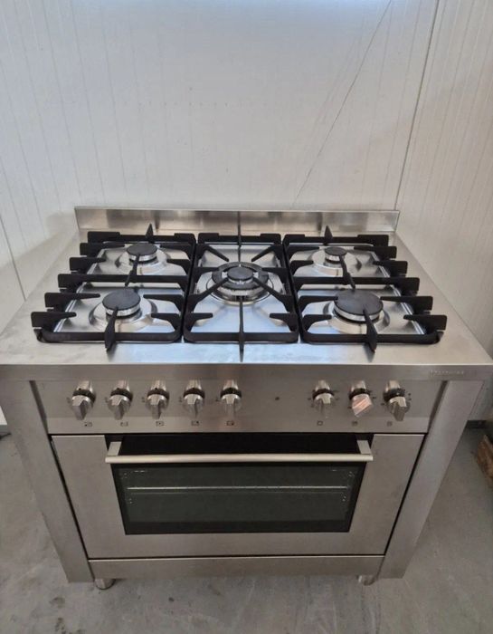 Продаю газовую плиту.