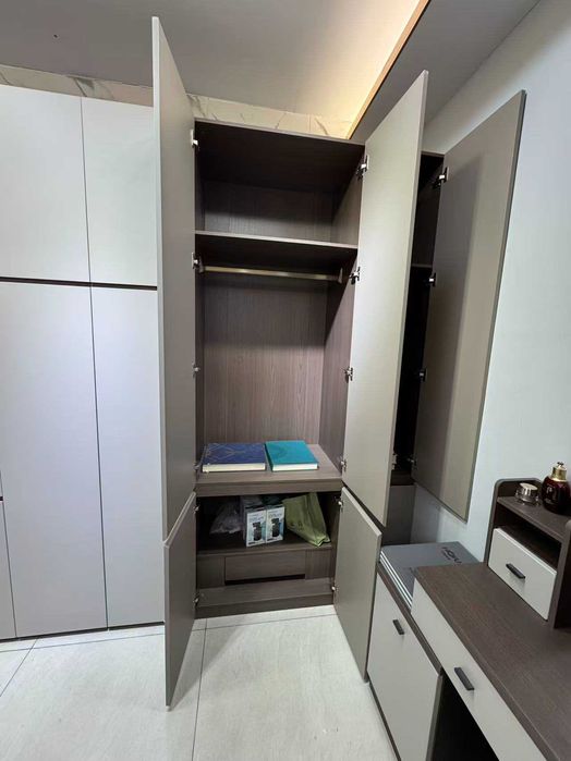 Гардероб бял гланц на плъзгане за спалня