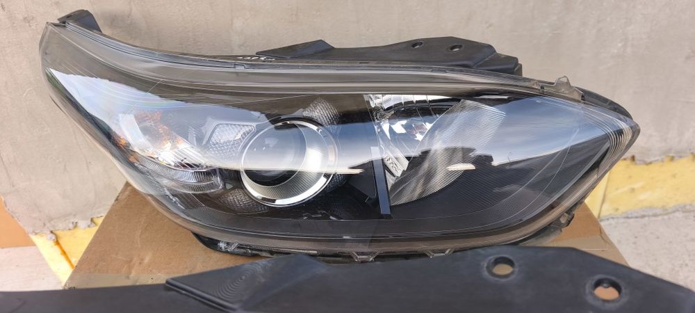 Фара правая оригинал Kia Ceed 92102J7001 Киа Сид 92102J7051