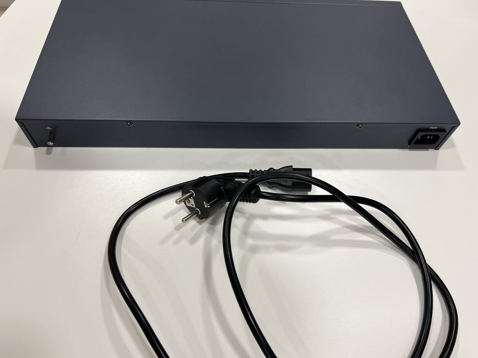 Гигабитов управляем суич Hikvision