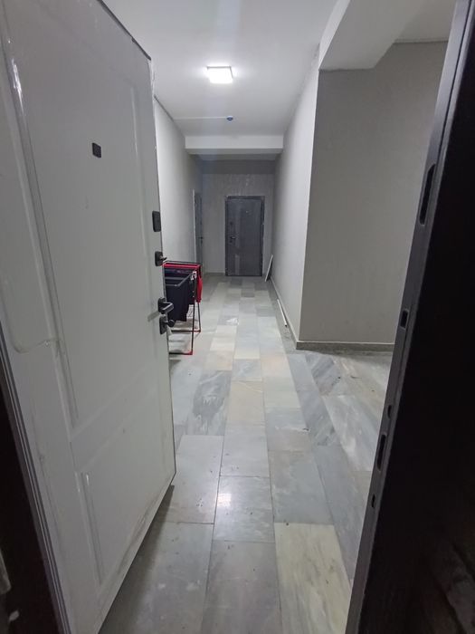 Продаётся 3-комнатная квартира в состоянии каробка, площадь 92 м²