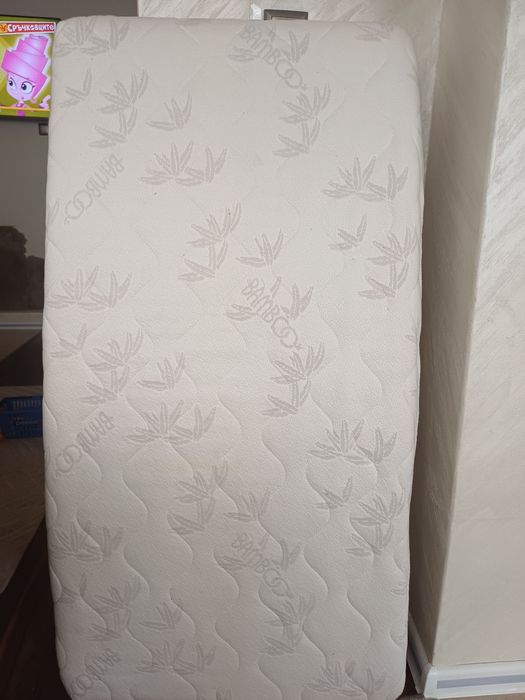 Два бебешки матрака за детски кошари