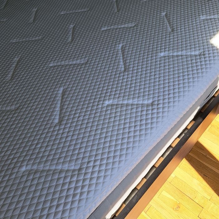 Продавам топ матрак WELLPUR, купен от ЮСК