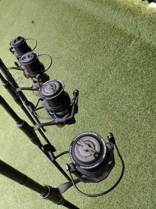 Set 4 lansete Viper 3.9m, 3.5 LBS + 4 Mulinete Commander Carp 10000 8