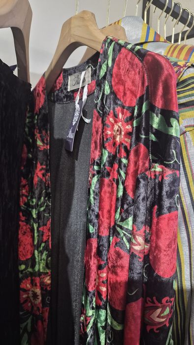 Брендовая накидка с гранатами