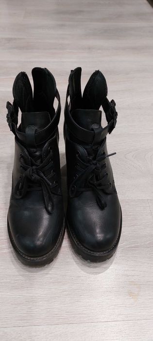 Осенние ботинки 39 размера