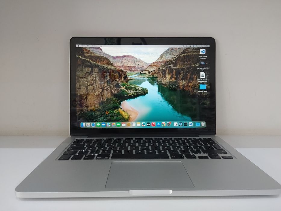 Macbook pro 2015 core i5 8GB 250GB